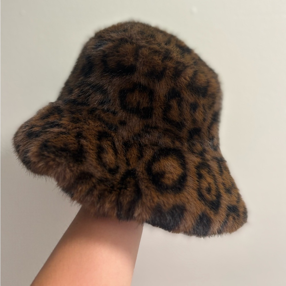 Zara fur bucket hat